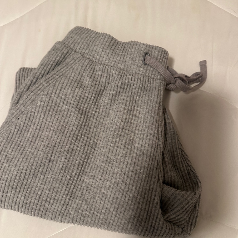 Alo heather Gray Muse Sweatpants - Picture 3 of 6
